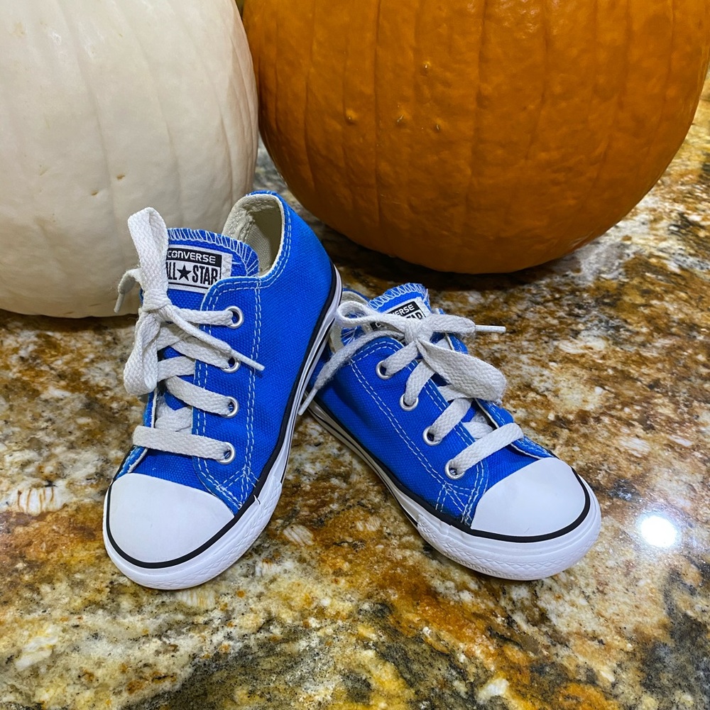 SOLD*** Unisex Blue 8.0 toddler converse